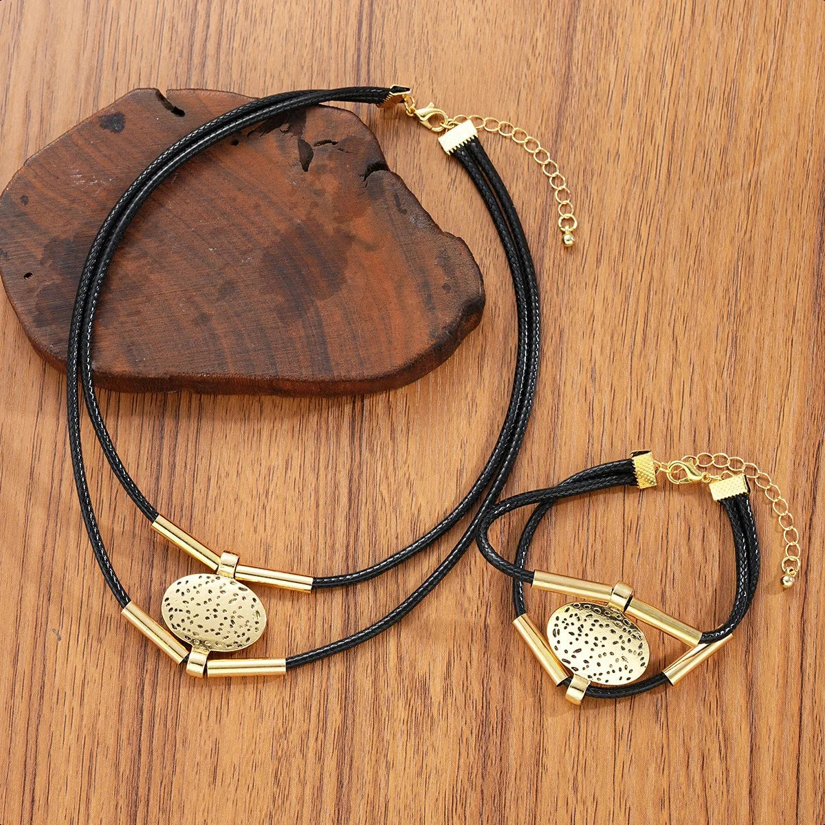 Vintage Oval Leather Necklace & Bracelet Set – Gold Double-Layer Rope Design