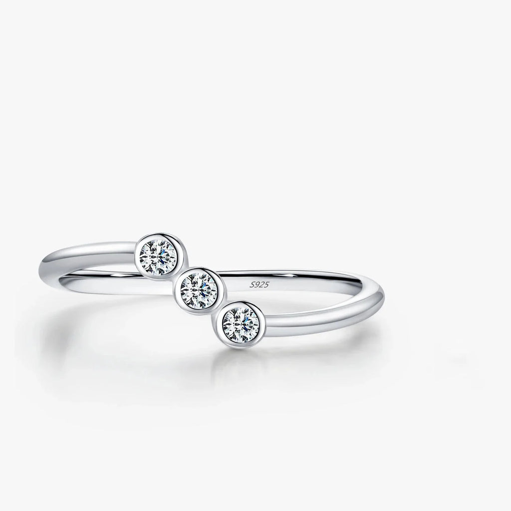 925 Sterling Silver D Color Moissanite Irregular Line Ring